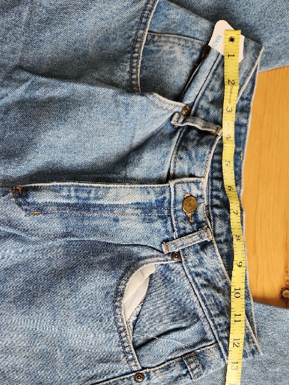 Vintage High-Rise Women's Denim Jeans in Light Blue - Picture 5 of 6